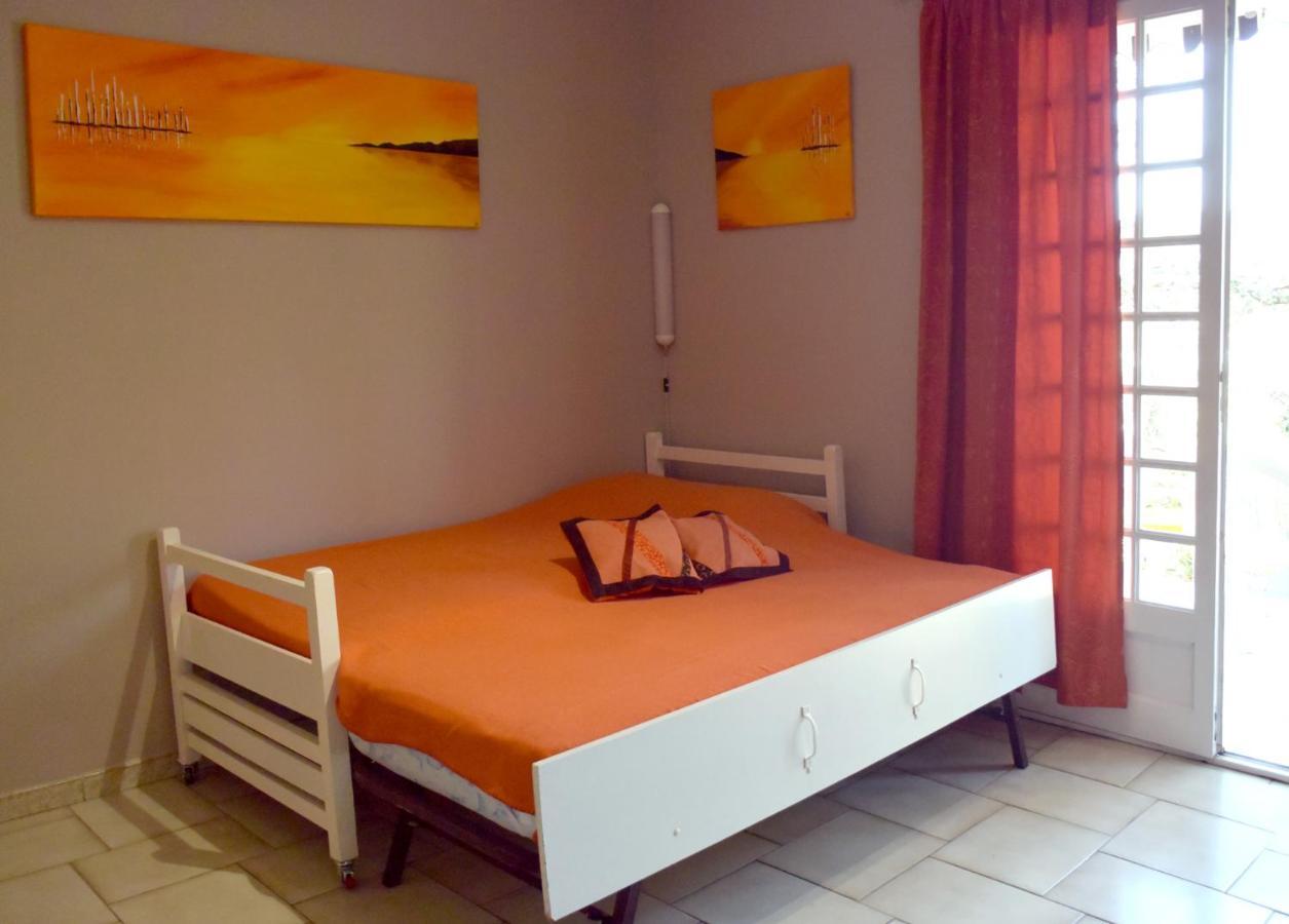 Appartements Dans Villa En Rez De Jardin Йер Экстерьер фото