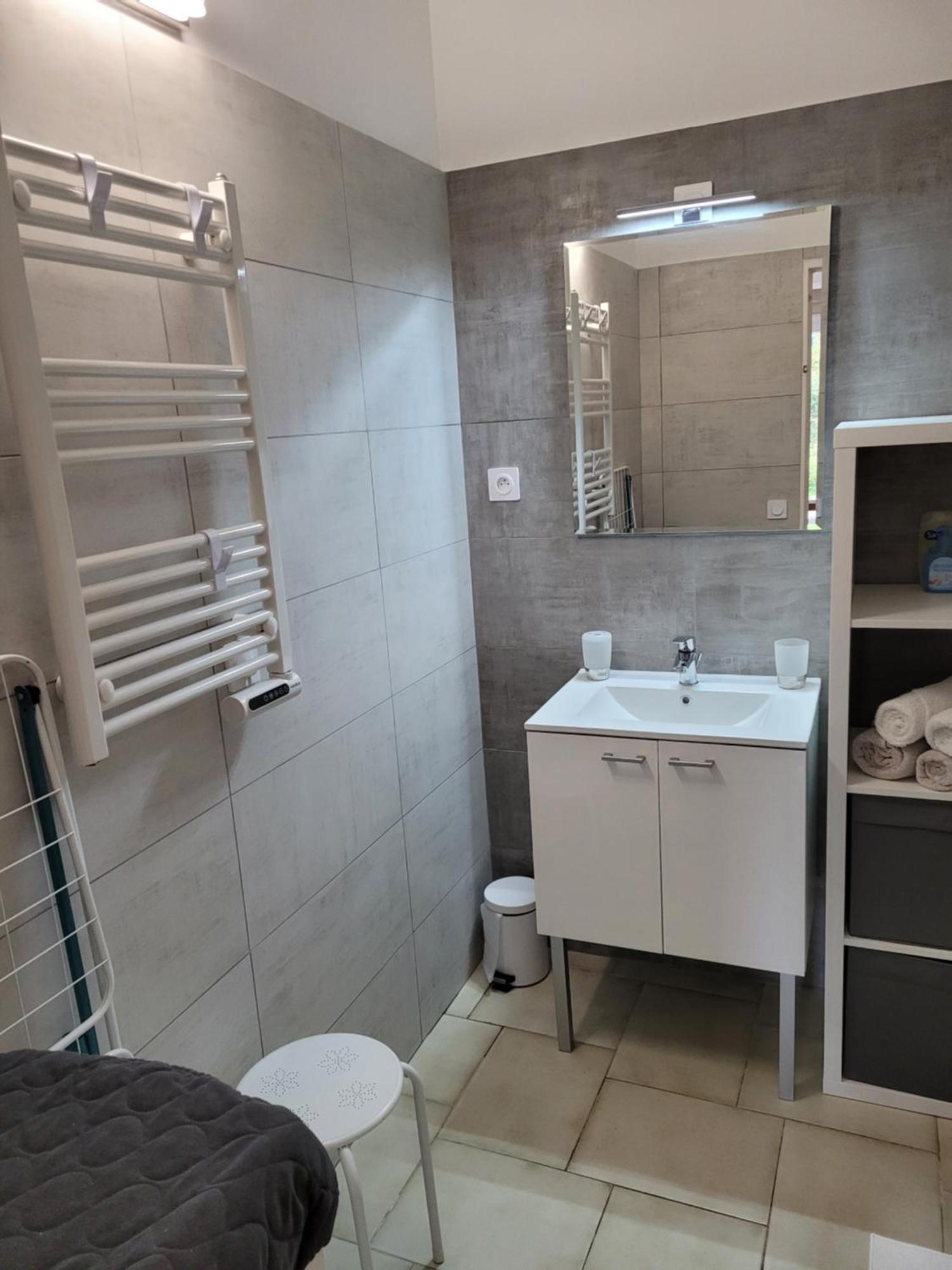 Appartements Dans Villa En Rez De Jardin Йер Экстерьер фото