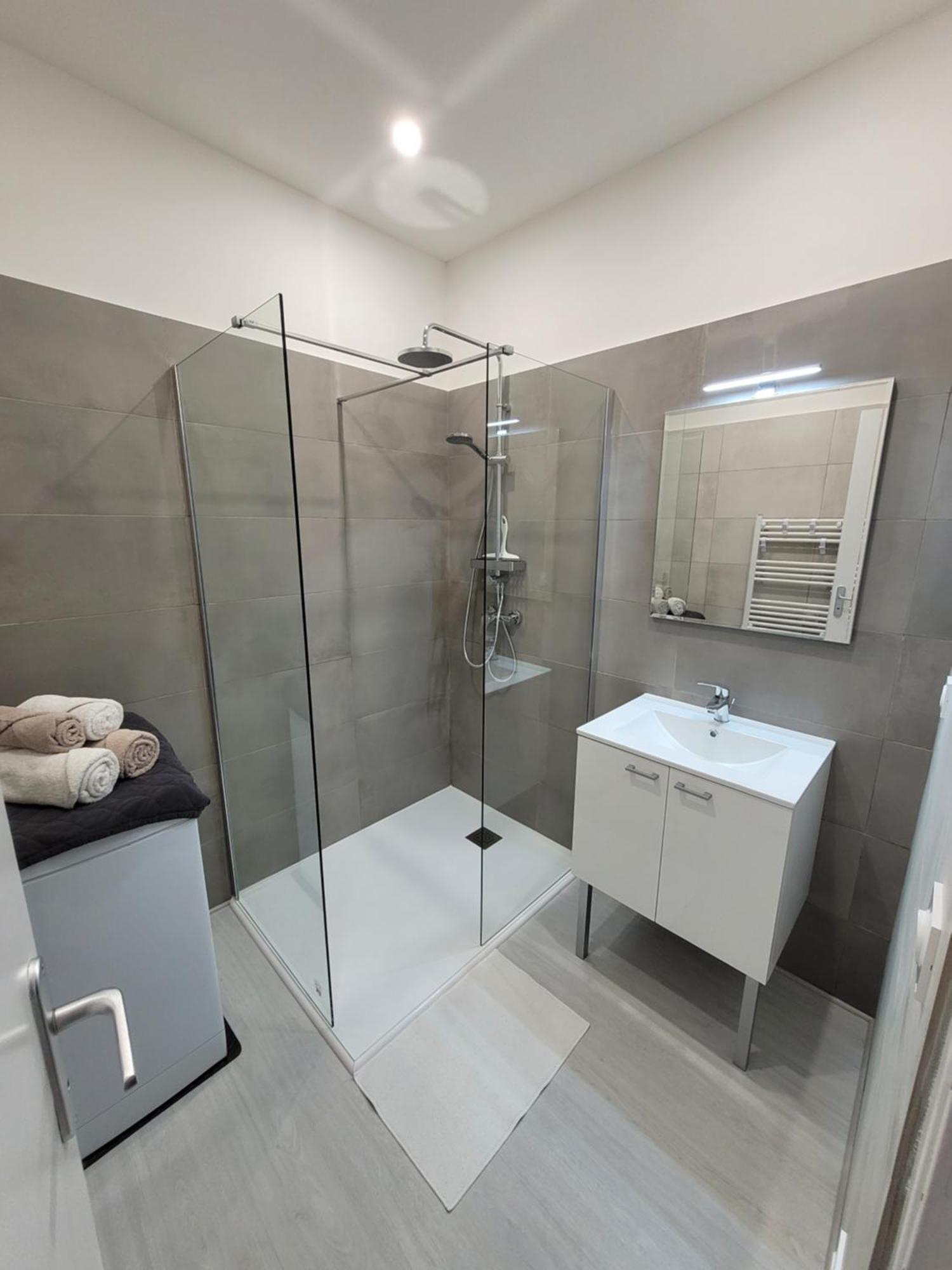 Appartements Dans Villa En Rez De Jardin Йер Экстерьер фото